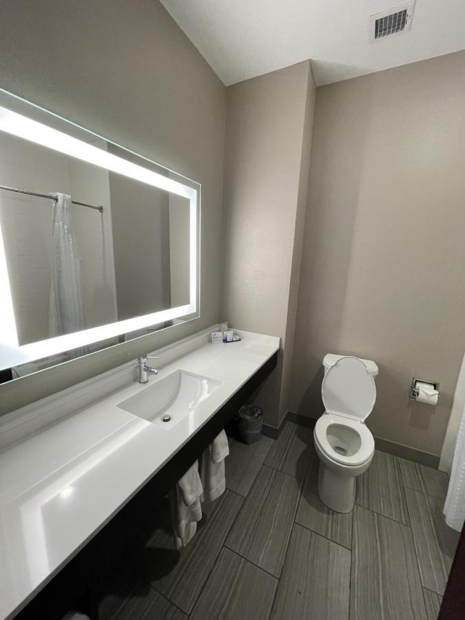 Holiday Inn Express Hotel And Suites Ada By Ihg Экстерьер фото