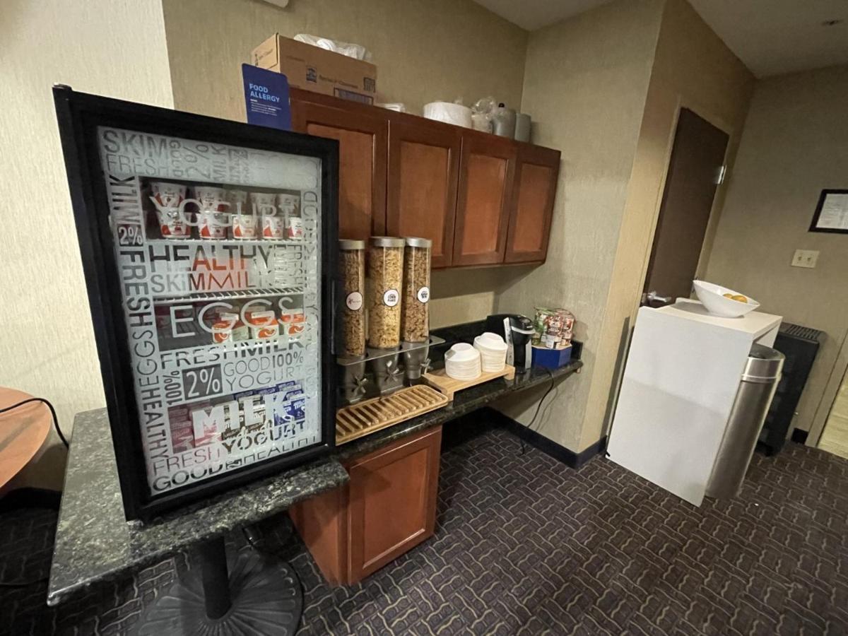 Holiday Inn Express Hotel And Suites Ada By Ihg Экстерьер фото