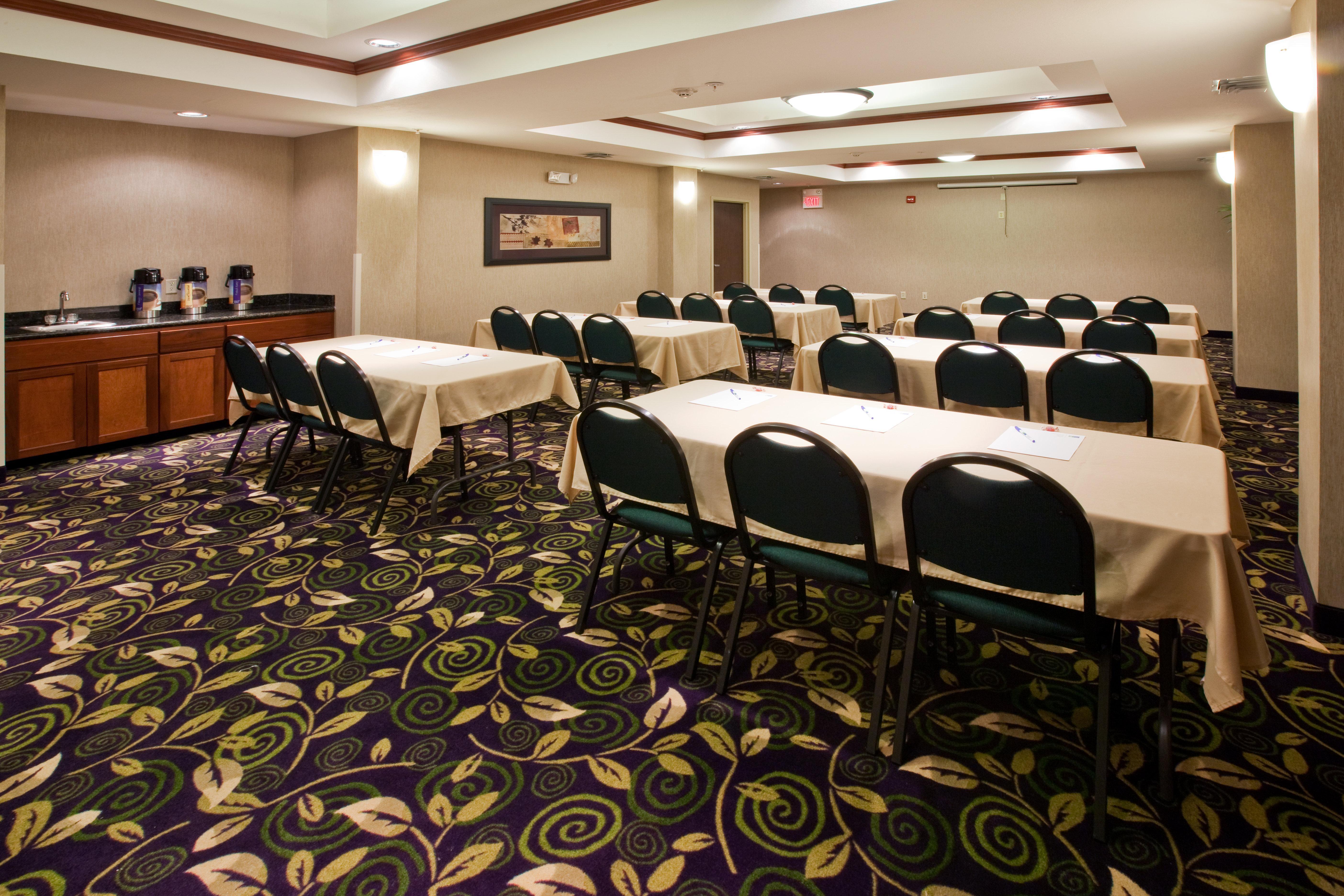 Holiday Inn Express Hotel And Suites Ada By Ihg Экстерьер фото