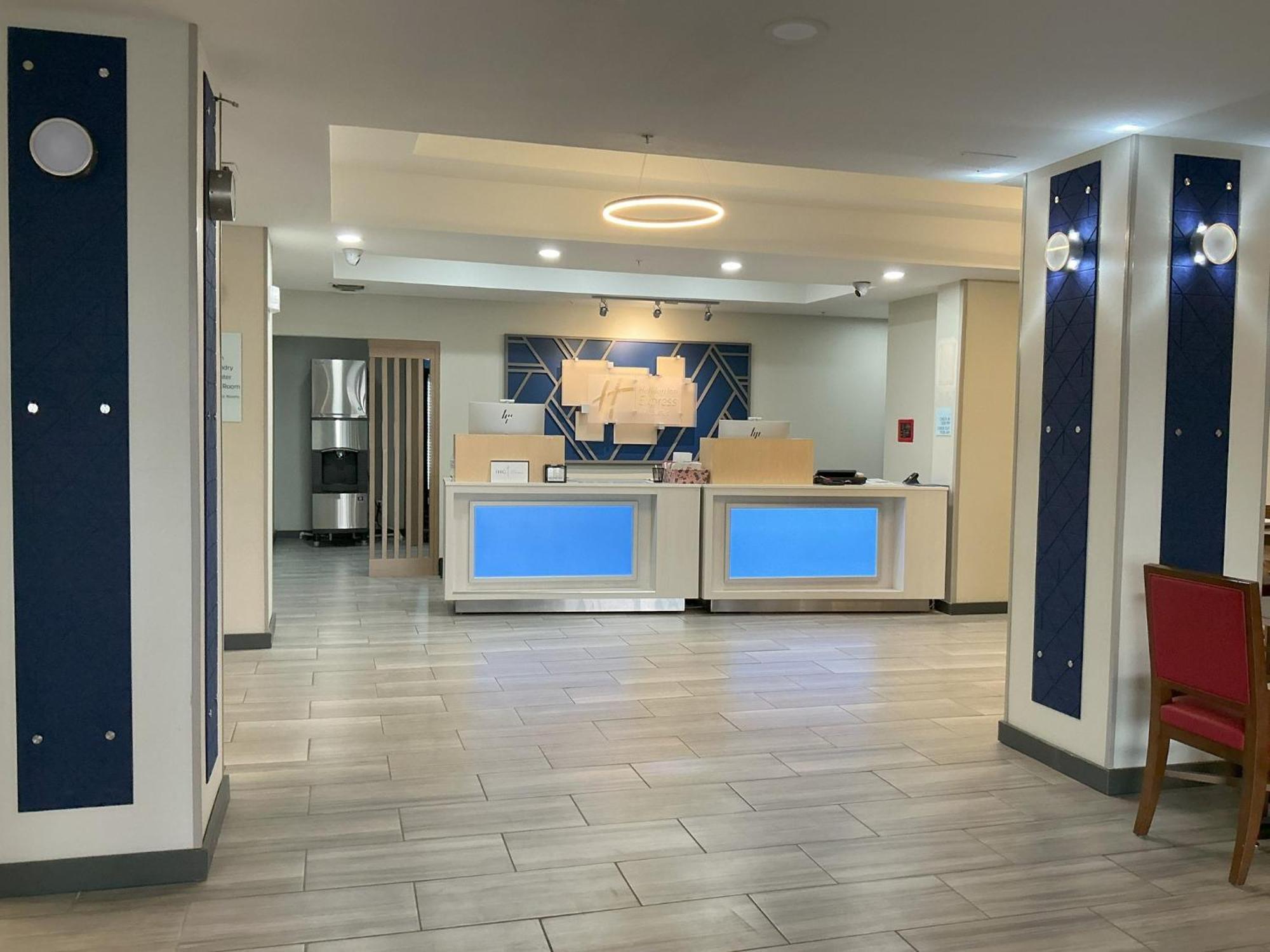 Holiday Inn Express Hotel And Suites Ada By Ihg Экстерьер фото