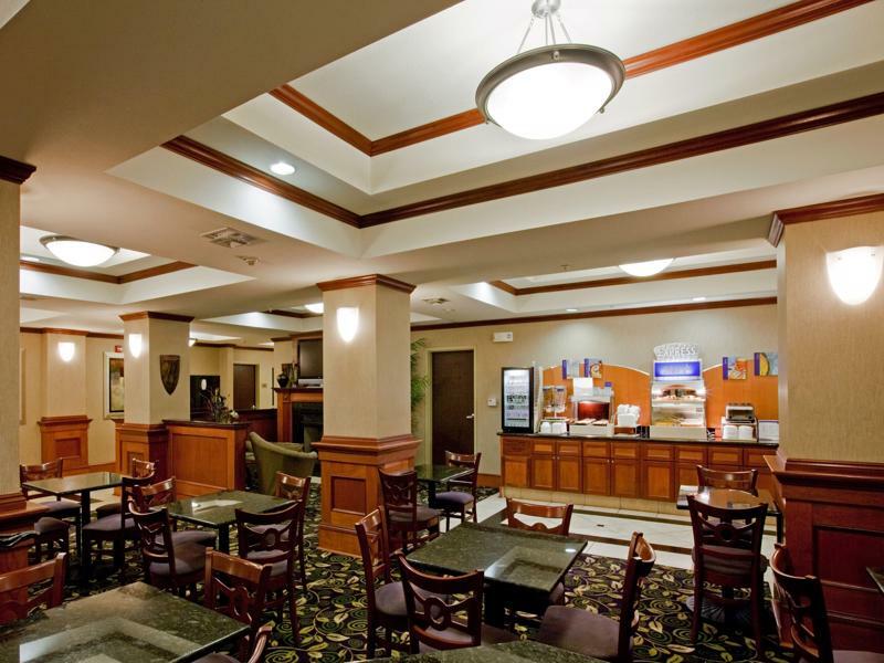 Holiday Inn Express Hotel And Suites Ada By Ihg Экстерьер фото
